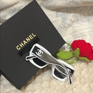 nwt Black & White sunglasses